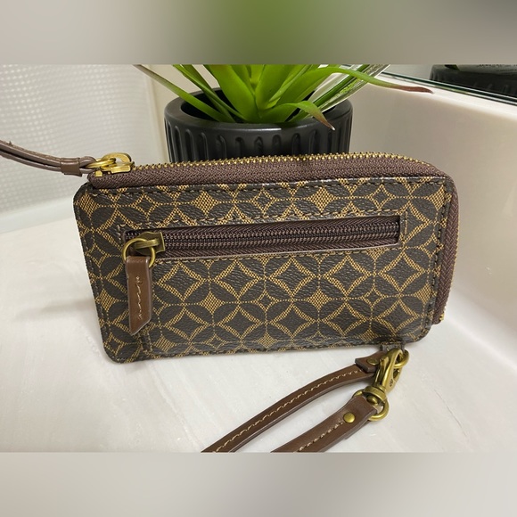 Fossil Wristlet - Picture 2 of 14